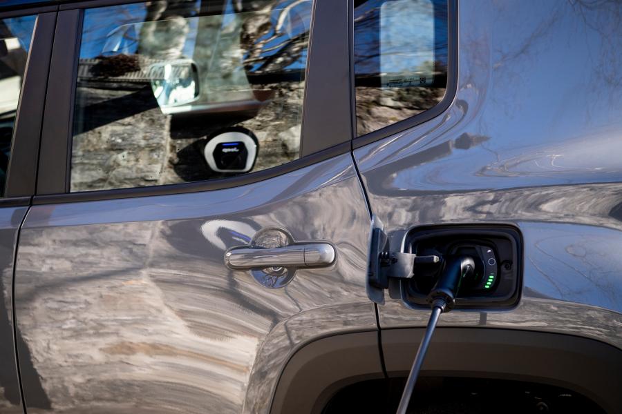 Детали экстерьера Jeep Renegade Trailhawk 4xe (BU) 2020 года  (EU) (фото 8 из 33)